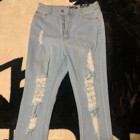 FashionNova High Waist Tempe Distressed Jeans - Picture 2 of 13